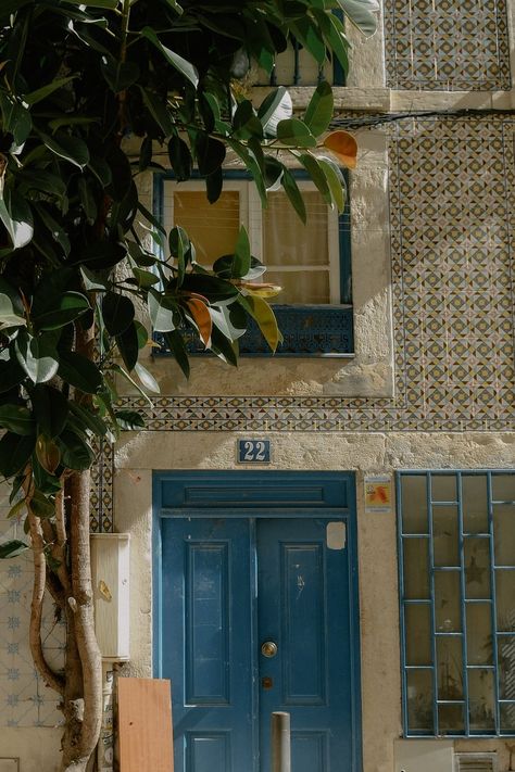 20 photos of Lisbon, Portugal — Tanya Arya Mediterranean Aesthetic, Italy Vibes, Mediterranean Summer, Mediterranean House, Fotografi Vintage, Room Prints, Aura Colors, Euro Summer, Italian Summer