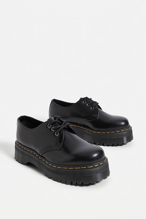 Pin by Nichole Ayala on idk | Classic oxford shoes, Oxford shoes, Dr martens shoes outfit Dr Martens Shoes Outfit, Dr Martens Oxford Shoes, Dr Martens 1461 Quad, Dr Martens Oxford, Dr Shoes, Dr Closet, Swag Shoes, Dr Martens Shoes, School Shoes