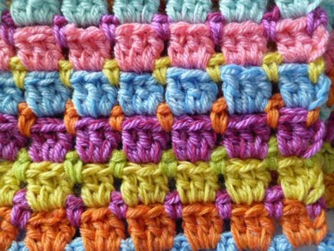 How to crochet the block stitch (video tutorial and written directions) Block Stitch Crochet, Crochet Block Stitch, Crochet Edging Pattern, Block Stitch, Crochet Edgings, Things To Crochet, Crochet Blocks, Crochet Quilt, Manta Crochet