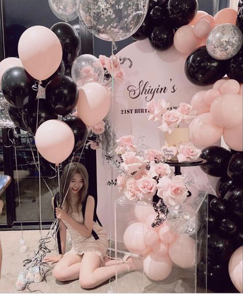 Black Pink Balloon Decor, 18th Birthday Party Ideas Pink And Black, Black Pink Decorations Party Ideas, Pink Black Birthday Decorations, Black And Pink Themed Birthday Party, Black Gold Pink Party Decoration, Pink Black And White Party Decorations, Black And Pink Balloons Decoration, Black And Pink Theme Party