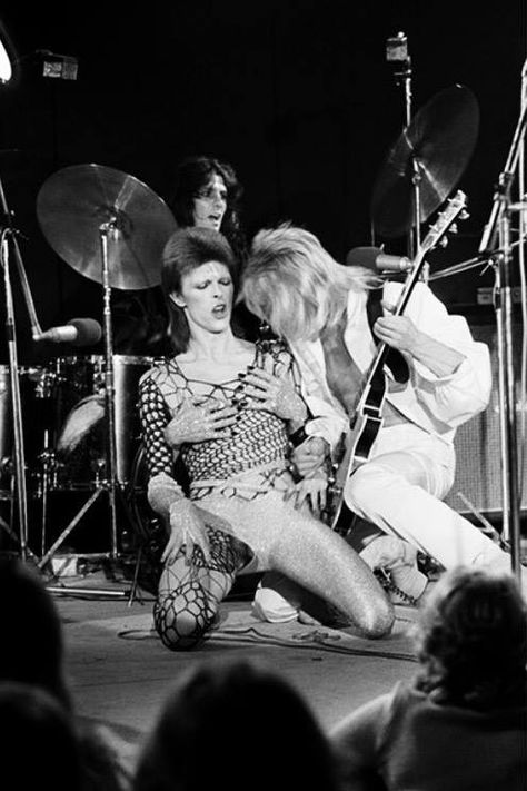 Bowie, Mick Ronson and Aynsley Dunbar on drums at the 1980 Floor Show, 1973 David Bowie 70s, Ava Cherry, Jayne County, 70s Club, The Moldy Peaches, Bowie 70s, David Bowie Fashion, The Spiders From Mars, David Bowie Pictures