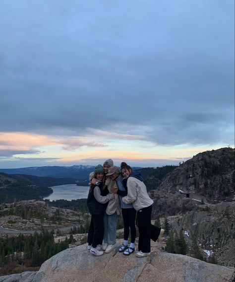 Hiking Vibes, Northern Attitude, Hiking Friends, Canadian Summer, Colorado Aesthetic, Cabin Weekend, Hiking Pics, Cute Hiking Outfit, Aesthetic Hiking