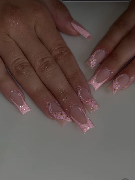 Cute Simple Quince Nails, Acrylic Nails Ideas Short Pink, Short Nails Acrylic Lavender, Nail Inspired Birthday, Quince Nails Glitter, Birthdays Nails Acrylic, Pink Nails Prom Sparkle, Quinceanera Nails Medium Length, Nail Ideas With Flower Charms