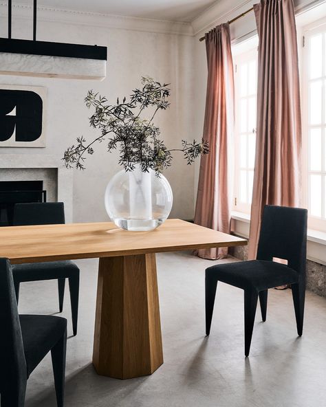 NOT SOLD OUT, YET. Shop some of our most-loved pieces before they disappear again: 1. Sydney Dining Table by @vuue.com.au 2. Sfera Vase by @gianfrancofrattini 3. "White Dunes" by artist @patrickstgermain Contemporary Dining Room Ideas, Ivory Dining Chairs, Gianfranco Frattini, Room Ideas Design, Floral Sculpture, Round Glass Vase, Large Glass Vase, Glass Tealight Candle Holders, Dining Room Furniture Modern