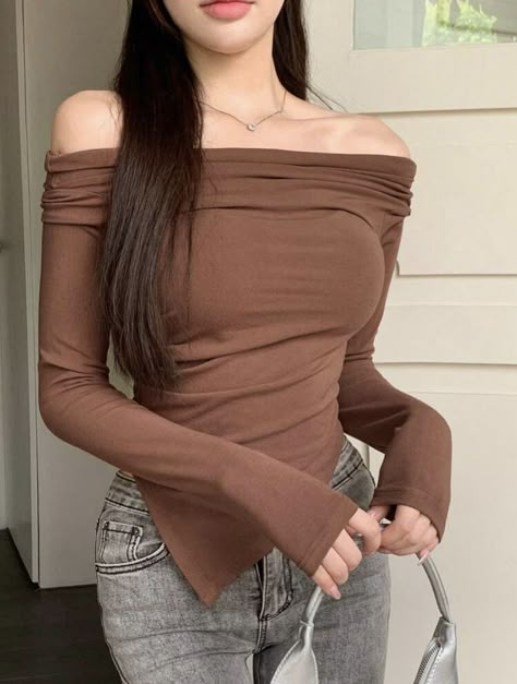 Off Shoulder Top Outfit Casual, Off Shoulder Top Outfit, Shoulder Tops Outfit, Off The Shoulder Top Outfit, Bb Style, Pretty Tops, Breathable Clothes, Tops Trendy, Korean Casual Outfits