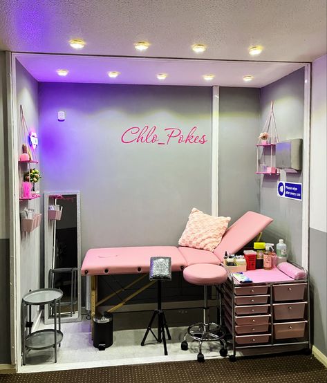 Pink tattoo area Basement Tattoo Studio, Esthetician At Home, Mobile Tattoo Studio, Tattoo Artist Setup, Private Tattoo Studio Interior, In Home Tattoo Studio, Small Microblading Studio Ideas, Tattoo Station Setup, Tattoo Studio Organization