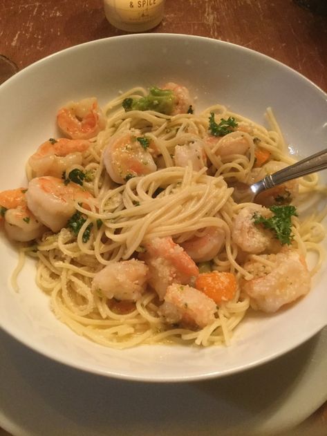 Doesn't shrimp and pasta sound good? Here's an easy and fast way to whip up a really great dish for that special someone, a work crew, or a guest. Don't just make dinner; make it special and grand. Shrimp And Pasta, Pasta Dinner Recipes, Special Someone, Romantic Night, Pasta Dish, Dinner Dishes, Weeknight Meals, Pretty Food, Food Cravings