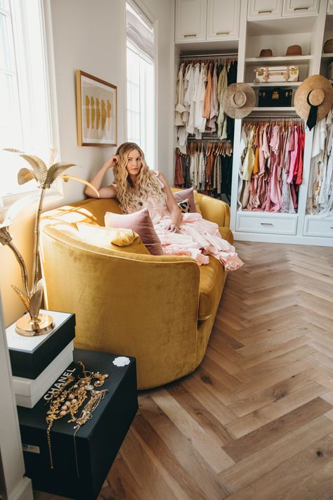 Rangement Makeup, Amber Fillerup Clark, Herringbone Wood Floor, Herringbone Wood, Amber Fillerup, Barefoot Blonde, Closet Room, Dream Closets, Glam Room