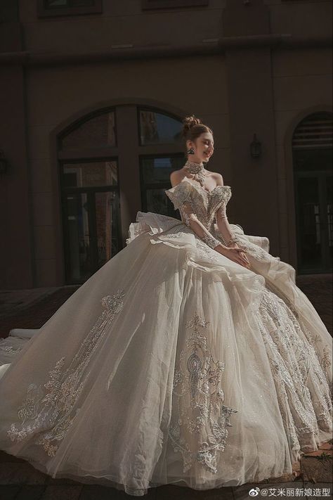 Disney Fairytale Wedding Dress, Pretty Quinceanera Dresses, Fairy Tale Wedding Dress, Gaun Fashion, Fancy Wedding Dresses, Pretty Wedding Dresses, Victorian Wedding, Princess Ball Gowns, Dream Wedding Ideas Dresses