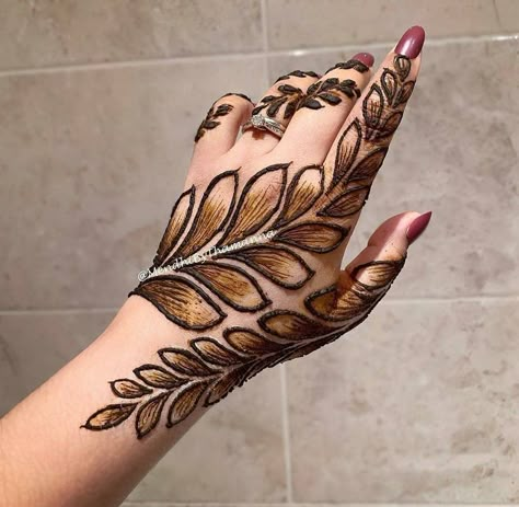 Henna Designs Leaves, Henne Tattoo, Latest Arabic Mehndi Designs, Floral Henna Designs, Tato Henna, Tattoos Love, Mehndi Designs 2018, Mehndi Designs For Kids, Mehndi Design Pictures