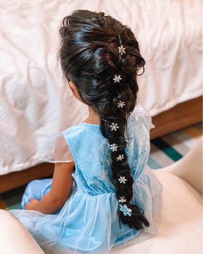 Posts from cutenlittle | LIKEtoKNOW.it Frozen Hairstyles For Kids, Elsa Hairstyle Kids, Elsa Braid Tutorial, Elsa Hair Tutorial, Elsa Inspired Hair, Frozen Hair Tutorial, Elsa Hairstyle, Frozen Braid, Frozen Halloween Costumes