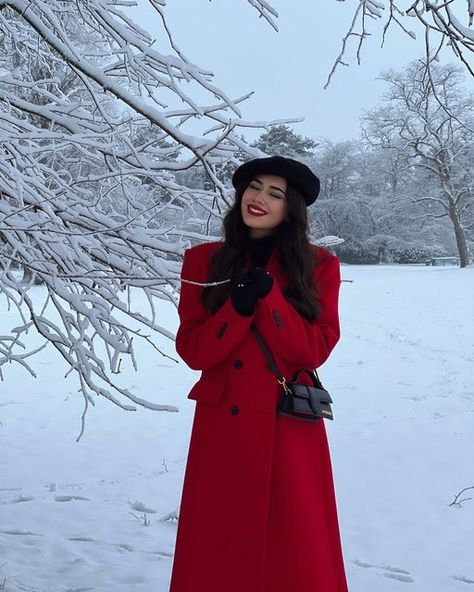 Red Coat Outfit Winter, Red Coat Outfit, Red Sweater Outfit, Red Winter Coat, Mantel Outfit, Winter Coat Outfits, Winter Outfits Ideas, Stylish Winter Outfits, Winter Fashion Outfits Casual