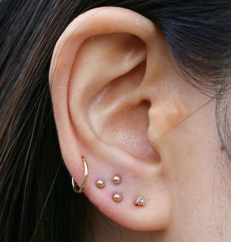 Unique Earlobe Piercings, Earlobe Stacking, Double Stacked Ear Piercing, Triple Earlobe Piercing, Triple Lobe Piercing Stack, Ear Lobe Piercings Triple, Earlobe Piercings Ideas, Three Holes Earrings Piercing Ideas, 3 Earlobe Piercings