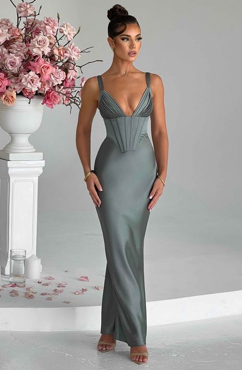 Say hello to your dream fit, Shae. This gorgeous sage maxi is ultra feminine, cut from our premium bias cut satin that skims over the body for a stunning silhouette. The corseted body has in built boning for a cinched waist, and pretty pleated cups with halter straps. Unique Formal Dresses, Baby Blue Dress, Dresses Flowy, Maxi Dress Summer, Marine Uniform, Dresses Formal Elegant, Maxi Dress Sale, Sparkle Dress, Prom Ideas