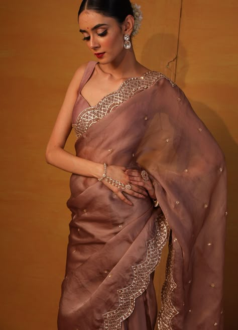 Brown Organza Saree, Organza Blouse Designs, Brown Saree, Trending Saree, Kurta Sets For Women, Saree Blouse Styles, Designer Sari, Sari Design, Simple Saree Designs