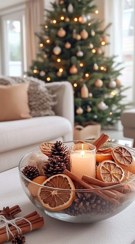 Winter Theme Home Decor, Comfy Christmas Decor, Yule Table Decorations, Christmas Home Interior, Diy Aesthetic Christmas Decor, Easy Christmas Decor Ideas Diy, Christmas Traditional Decorations, Rustic Christmas Tablescapes, Christmas Woodsy Decor