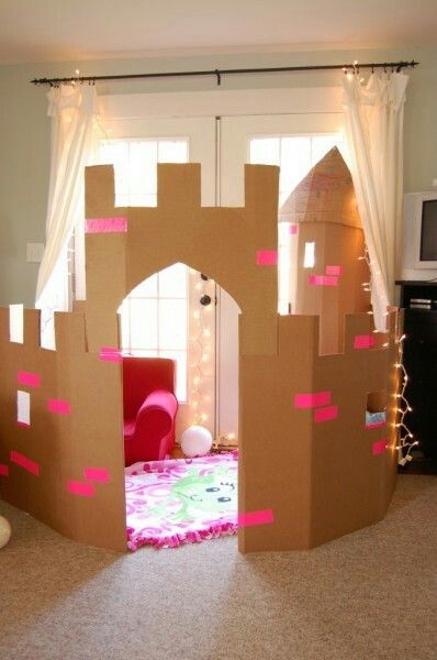 Cardboard castle Diy Fort, Cardboard Castle, Kids Forts, Cardboard Box Crafts, Build A Fort, Tablet Weaving, Kraf Diy, Diy Cardboard, Home Cinema