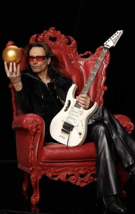 Steve Vai during an interview holding his signature guitar Steve Vai Guitar, Guitar Poses, Famous Guitars, Ibanez Guitars, Signature Guitar, Steve Vai, Guitar Players, Guitar Pickups, Body Electric