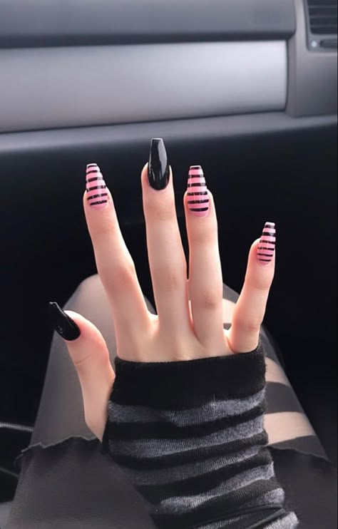 Punk Concert Nails, Acrylic Nail Designs Emo, Emo Gel Nails, Emo Valentines Nails, Short Emo Nails, Scene Nails Emo, Short Gothic Nails, Emo Nail Ideas, Album Cover Nails