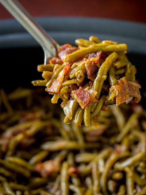 Slow Cooker BBQ Green Beans Bbq Green Beans, Crockpot Green Beans, Traditional Green Bean Casserole, Southern Green Beans, Slow Cooker Green Beans, Southern Greens, Cheese Homemade, Sweet Onions, Thanksgiving 2024