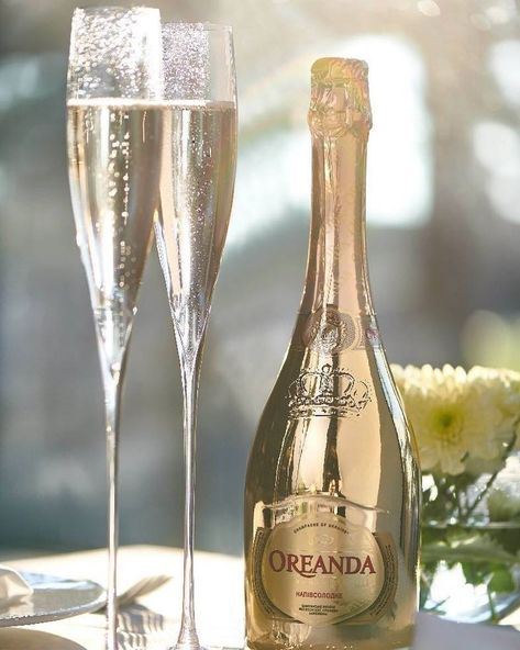 Oreanda Gold Semi-Sweet Champagne – Packaging Of The World Nails Wallpaper Aesthetic, Nails Aesthetic Wallpaper, December Aesthetic Wallpaper, Bedroom Wallpaper Aesthetic, Pink Nails Aesthetic, Champagne Packaging, Nails Wallpaper, Expensive Champagne, Aesthetic December