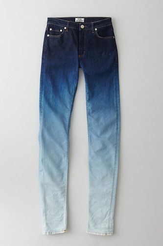 Slip Your Booty Into These 17 Pairs Of Must-Own Jeans — Stat! Jeans Washing Effect, Ombre Pants, Ombre Clothes, Ombre Denim, Ombre Jeans, Denim Washes, Steven Alan, Denim Ideas, Korean Fashion Women