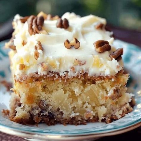 Pineapple Pecan Cake, Cream Cheese Bars Recipe, Easy Pineapple Cake, Lemon Cream Cheese Bars, Fall Sweets, Creamsicle Cake, Sweet Potato Cheesecake, Easy Christmas Candy, Hummingbird Cake Recipes