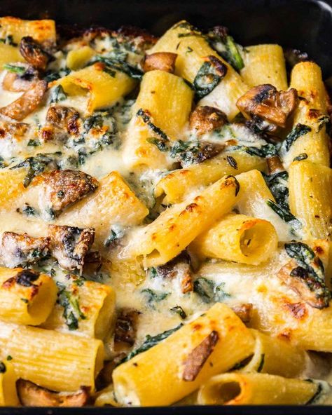 Sip and Feast Pasta Olive Garden, Cream Of Mushroom Soup Recipes, Sip And Feast Recipes, Ricotta Pasta Bake, Mushroom Pasta Bake, Lenten Meals, Rice Pizza, Recipes With Pasta, Creamy Pasta Bake