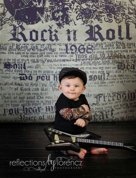 Rock n roll baby! Rock N Roll Nursery, Festa Rock Roll, Rock N Roll Birthday, Birthday Photo Inspo, Rock Photoshoot, Boho Style Nursery, Double Birthday Parties, Rock And Roll Birthday, Puppy Pawty