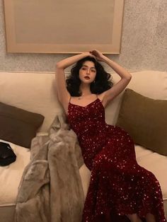 Prom Dress Glittery, Red Glittery Dress, Dark Red Prom Dress, Maroon Prom, Maroon Prom Dress, Prom 2025, Glittery Dress, Trendy Date Night Outfit, Prom Dresses 2024