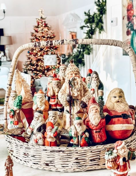 Santa Figurine Display, Santa Claus Collection Display, Santa Display Ideas Holidays, Vintage Santa Figurines, Decorating With Santas, Vintage Santa Claus Figurines, How To Display Santa Collection, Santa Centerpiece Ideas, Vintage Santa Display