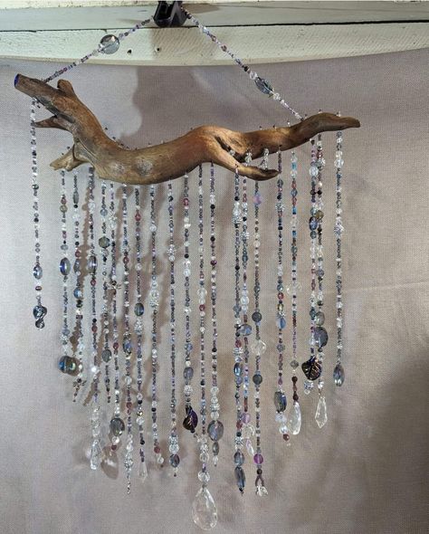 Driftwood And Crystals, Driftwood Crystal Wall Hangings, Driftwood Suncatchers Diy, Crystal Hanger, Drift Wood Art, Interrior Design, Driftwood Branch, Hanger Diy, Christmas Wall Hangings