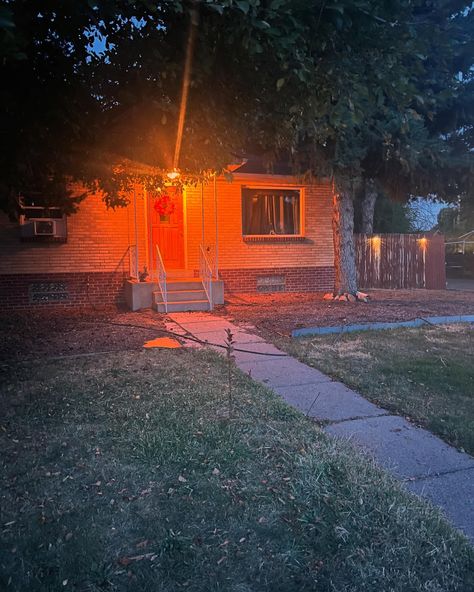 Houses decorated for Halloween in Denver, Colorado USA #english #esl #authenticenglish #holidaysinusa #usacustoms #halloween Denver Colorado Halloween, Colorado Houses, Denver Houses, Denver Colorado Houses, Denver Architecture, Denver Art District, The Curtis Hotel Denver, Colorado Usa, Denver Colorado