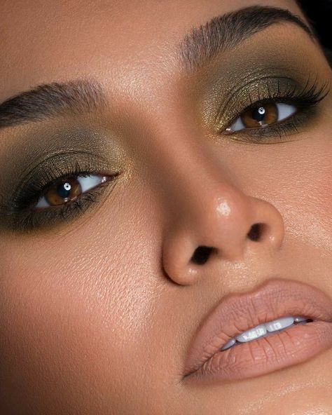 Earthy Tones Makeup, Green Eyeshadow For Brown Eyes, Matte Makeup, Green Makeup, Green Eyeshadow, Bold Makeup, Dose Of Colors, Makeup For Green Eyes, Glitter Eyeshadow