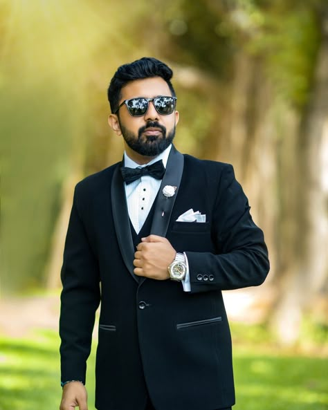 #myshaadistoryindia #surjithPhotography #9567523121 Boys Wedding Poses, Groom Reception Poses, Groom Poses Single, Sagai Pose, Groom Portraits Indian, Groom Portraits Poses, Groom Solo Poses, Groom Stills, Reception Pose