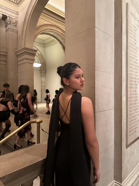 Museum date night while wearing a long black dress with a matching long scarf Long Classy Dresses, Black Dress Aesthetic, Museum Date, Night At The Museum, Boho Style Outfits, Elegant Aesthetic, Senior Prom, Dress Aesthetic, Scarf Dress