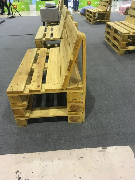 Pallet Seating, Pallet Garden Furniture, Pallet Patio Furniture, Pallet Patio, Diy Patio Furniture Cheap, Diy Garden Furniture, Diy Furniture Easy, Diy Sofa, Pallet Furniture Outdoor