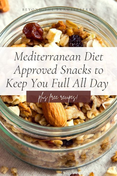 Mediterranean Snacks, Mediterranean Diet Snacks, Mediterranean Diet Food List, Mediterranean Recipes Healthy, Mediterranean Diet Recipes Dinners, Med Diet, Easy Mediterranean Diet, Mind Diet, Mediterranean Diet Meal Plan