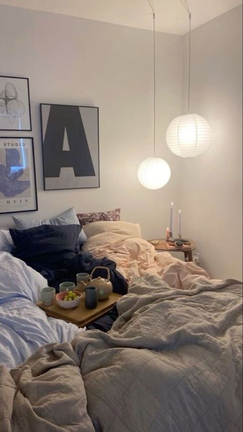 Swedish Room Aesthetic, Cosy Bed Aesthetic, Copenhagen Style Bedroom, Super Small Bedroom, Romantic Modern Bedroom, Cute Aesthetic Rooms, Whimsical Nursery, Uni Room, Redecorate Bedroom