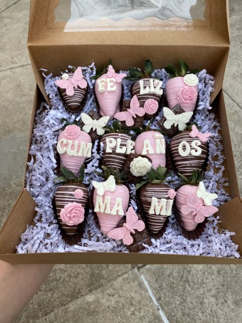 #chocolatecoveredstrawberries #strawberries #chocolatecovered #birthdaystrawberries #whitechocolate #jenniscreations 18th Birthday Chocolate Strawberries, Happy Birthday Mom Strawberries, Happy Birthday Covered Strawberries, Birthday Covered Strawberries, Bday Chocolate Covered Strawberries, Happy Birthday Chocolate Strawberries, Birthday Chocolate Strawberries, Custom Strawberries, Chocolate Covered Strawberries Birthday