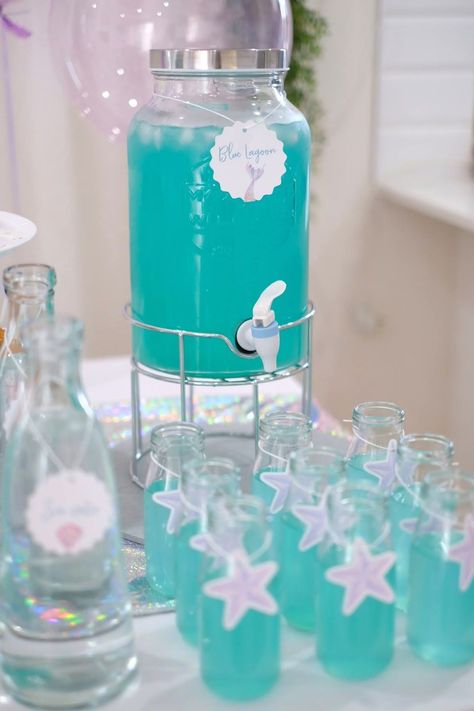 Beach Themed 21st Birthday, Mermaid Party Theme Ideas, Mermaid Birthday Party Drinks, Mermaid Party Menu Ideas, Aqua Party Decorations, Aqua Birthday Party Ideas, Jelly Fish Themed Party, Ocean Birthday Ideas, Mermaid Under The Sea Birthday Party