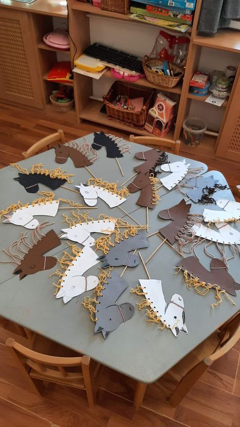 Horse Art Projects For Preschoolers, Western Themed Activities, Medieval Crafts Preschool, Wild West Science Activities, Farm Summer Camp Activities, Wild West Stem Activities, Horse Activity For Preschool, Horse Crafts For Preschoolers, Wild West Art Projects For Kids