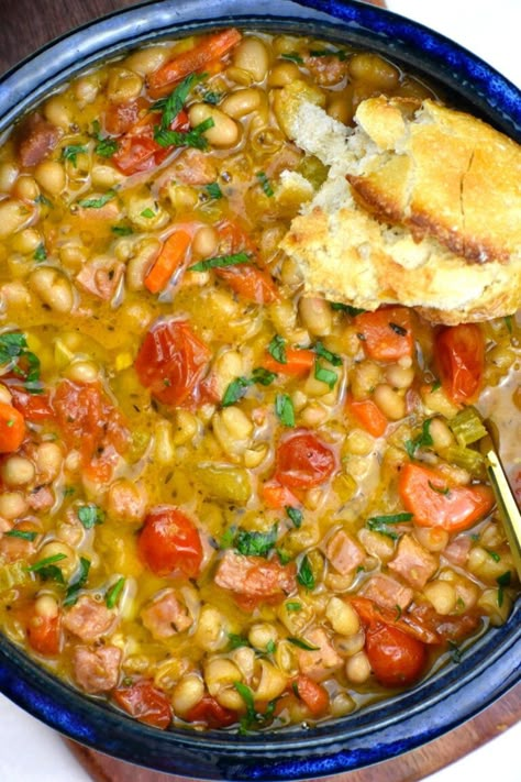 The BEST Navy Beans Recipe - GypsyPlate Navy Beans Recipe, Ground Beef Vegetable Soup, Navy Bean Recipes, Dry Beans Recipe, Beef Vegetable Soup, Navy Bean Soup, Homemade Beans, Navy Beans, Healthy Bowls Recipes