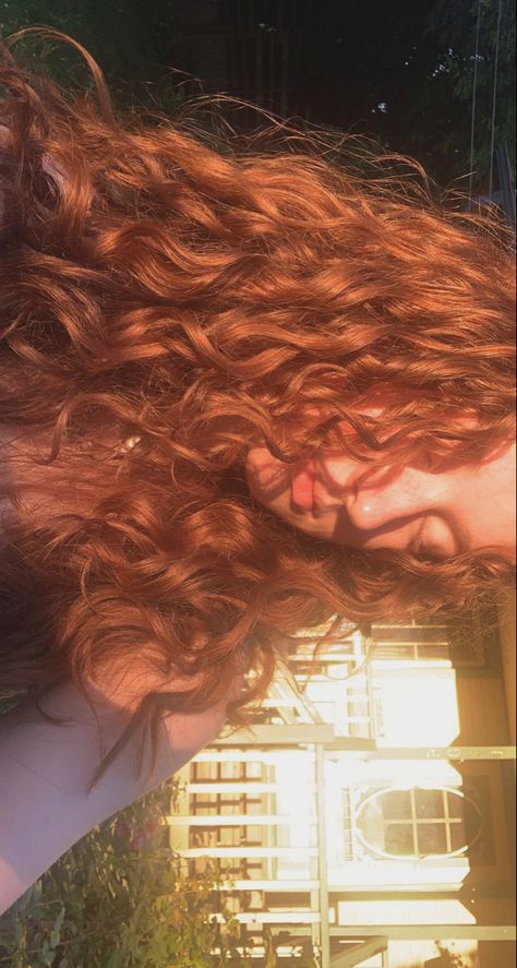 Ginger Curly Hair Girl, Curly Ginger Hair Aesthetic, Red Curly Hair Aesthetic, Curly Red Hair Aesthetic, Ginger Wavy Hair, Ginger Hair Curly, Wavy Ginger Hair, Red Hair Wavy, Long Curly Red Hair