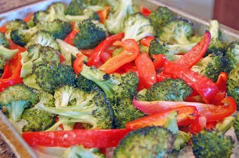 Want to eat more vegetables? Start roasting them! Easy changes for health. Broccoli And Peppers, Red Pepper Recipes, Red Cabbage Recipes, Eat More Vegetables, Red Cabbage Salad, Eat At Home, Bread Easy, Cooked Veggies, Roasted Broccoli