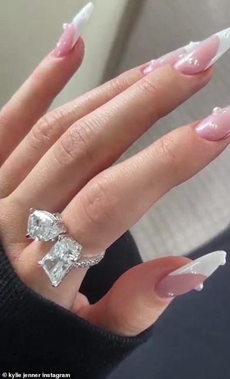 Kylie Jenner Rings Diamond, Kylie Jenner Wedding Ring, Kylie Jenner Diamonds, Kylie Jenner Engagement Ring, Kylie Ring, Nails And Diamonds, Kylie Jenner Accessories, Kylie Jenner Jewelry, Kylie Jenner Rings