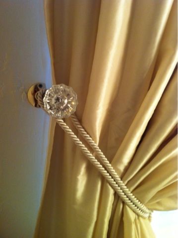 Vignettes Residential Staging and DIY Home Decor: Antique Glass Door Knob Curtain Tie Back DIY Creative Curtain Tie Backs, How To Make Curtain Tie Backs, Curtains Tied Back, Curtain Tie Back Ideas, Glass Door Knobs Crafts, Door Knobs Crafts, Antique Glass Door, Bedroom Door Knobs, Curtain Tie Backs Diy