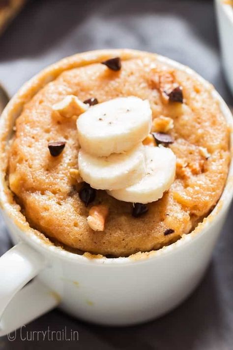 1 minute microwave banana mug cake in white ceramic mug served with banana slices Mug Cakes Recipes, Microwave Cakes, Mud Cakes, Banana Bread Mug, Banana Bread Muffin Recipe, Gluten Free Mug Cake, Banana Mug Cake, Banana Cake Recipes, Mug Cake Recipes