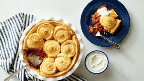 If Tex-Mex dishes are a hit in your house, your family will love this incredible cornbread tamale pie. It's made with so many of the taco Tuesday flavors you love, but in the form of a tamale pie with cornbread crust. Try topping this cornbread tamale casserole with diced tomatoes, sliced green onions, fresh cilantro leaves, sour cream, pico de gallo, or salsa for extra freshness and flavor. Pillsbury Cornbread Swirls, Pillsbury Cornbread, Cup Meals, Savory Cornbread, Tamale Casserole, Mexican Tamales, Cream Soups, Creamed Beef, Tamale Pie