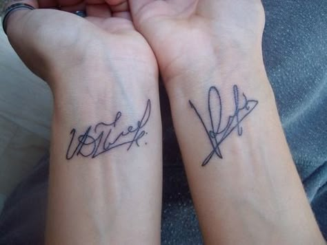 love the idea of signature tattoos from important people in your life Parents Signature Tattoo, Parent Signature Tattoo Placement, Mom Signature Tattoo, Parent Signature Tattoo, Parents Signature Tattoo Ideas, Signature Tattoo Placement, Tattoos For Your Parents, Tattoo Signature, Tattoos For Parents